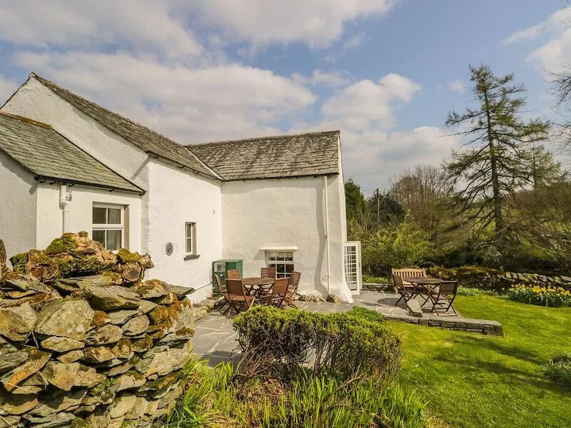 TOWN END FARMHOUSE, family friendly, with open fire in Newby Bridge