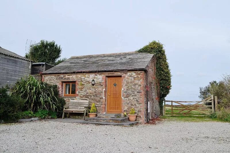 A well-appointed, single storey cottage, close to the pretty village of St.