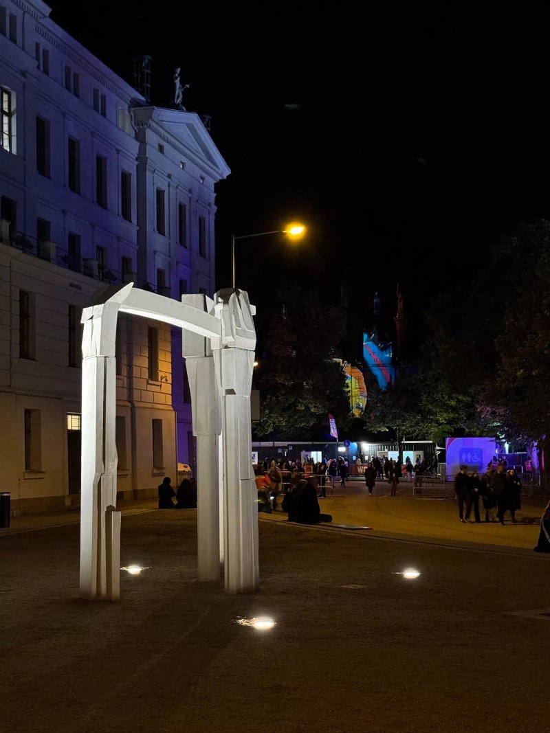 Skulptur „reigen“ Von Julia Hansen