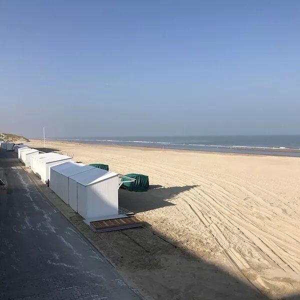 Large luxurious and south-facing apartement - 50 m from the beach of De Haan