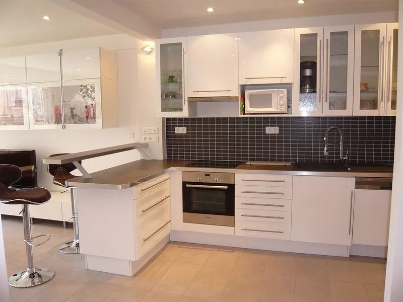 2 /3 ROOMS NEAR BEACH AND CONVENTION CENTER 4 PEOPLE MAXIMUM