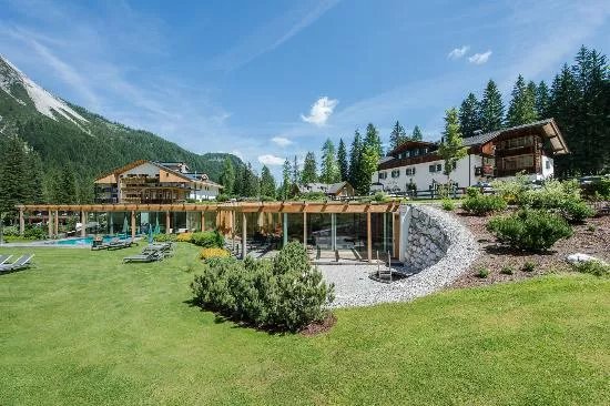 Hotel Dolomitenhof & Chalet Alte Post