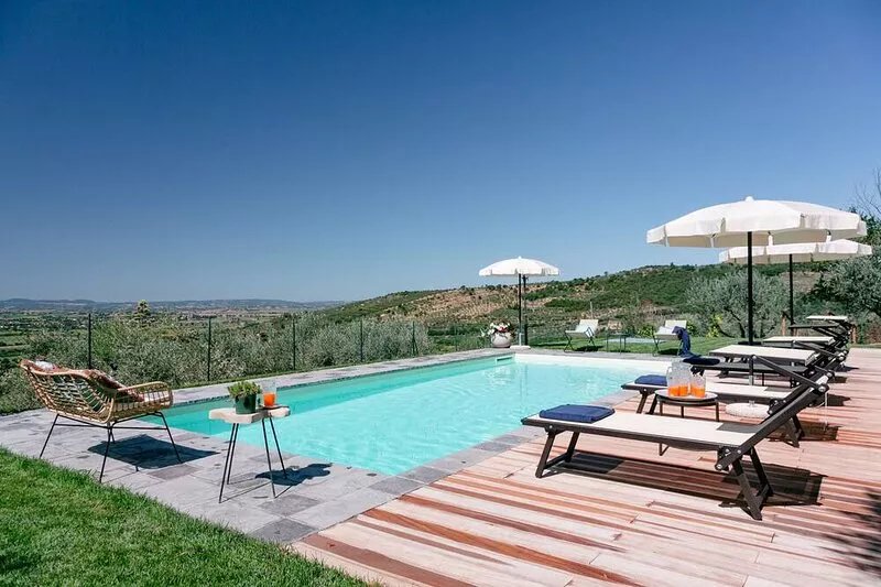 Corte della Luna, elegant villa with swimming pool surrounded by a suggestive