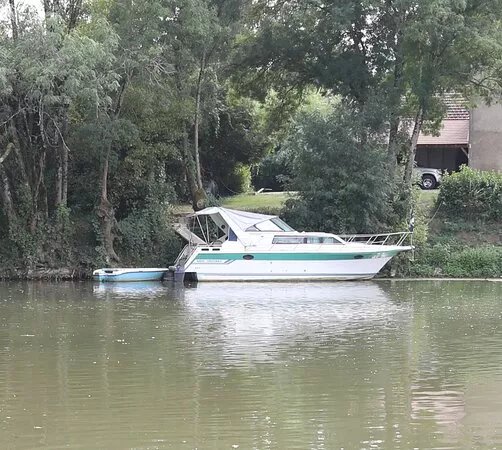 Le Port De Plaisance De Branges