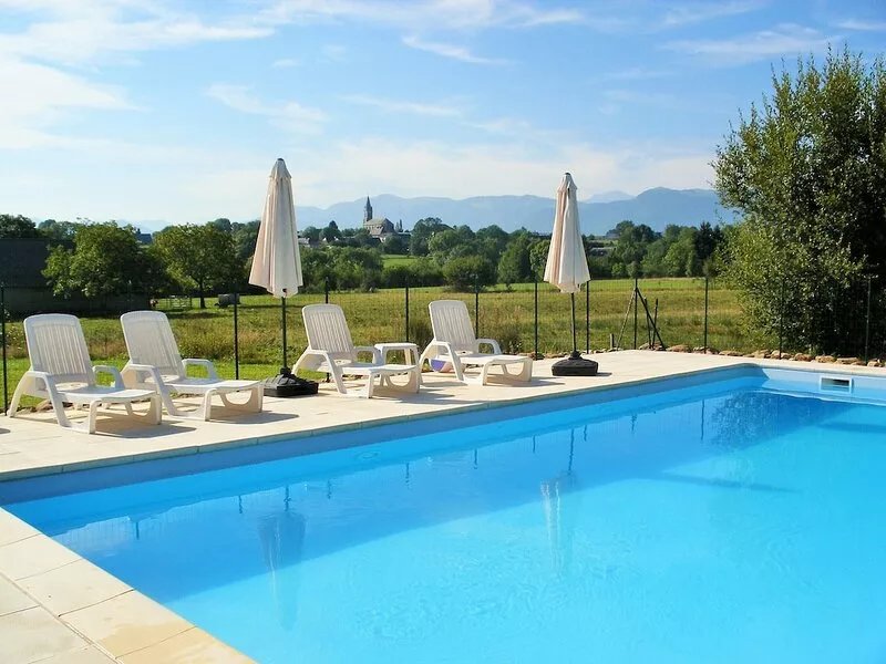 Luxury gite with large pool and stunning mountain views. Sleeps up to 5