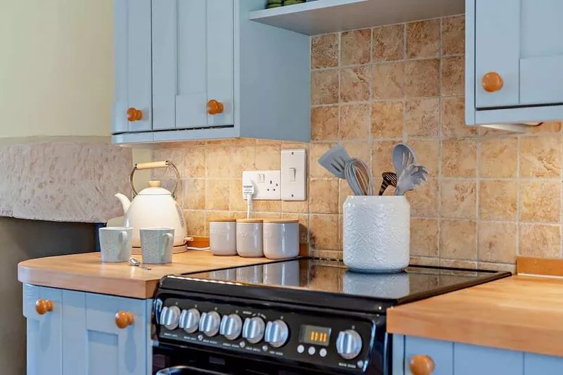 Ivycroft Cottage -  a cottage that sleeps 6 guests  in 3 bedrooms