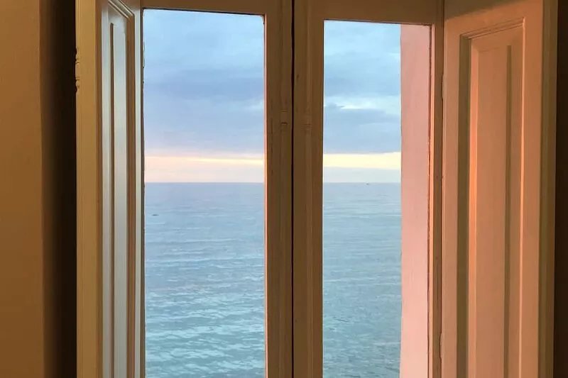 Large apartment for exclusive use on the sea