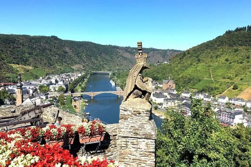 Apartment with balcony directly on the banks and with a view of the Moselle