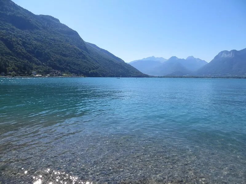 Annecy center 70 m2 classified 4 **** new, private parking, bike rental.