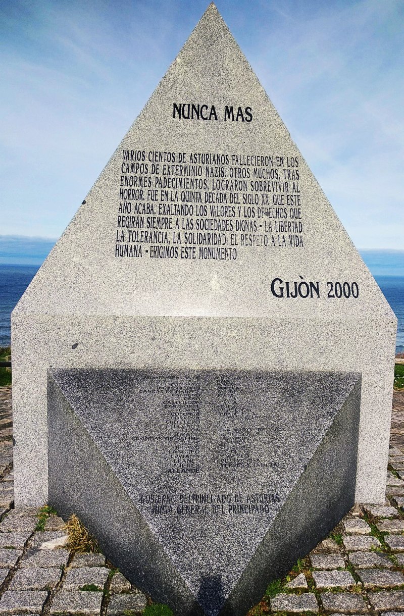 Escultura <Nunca mas>
