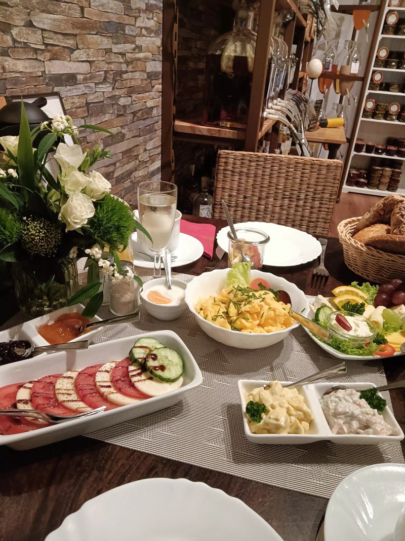 Lunser Landlaedchen und Cafe