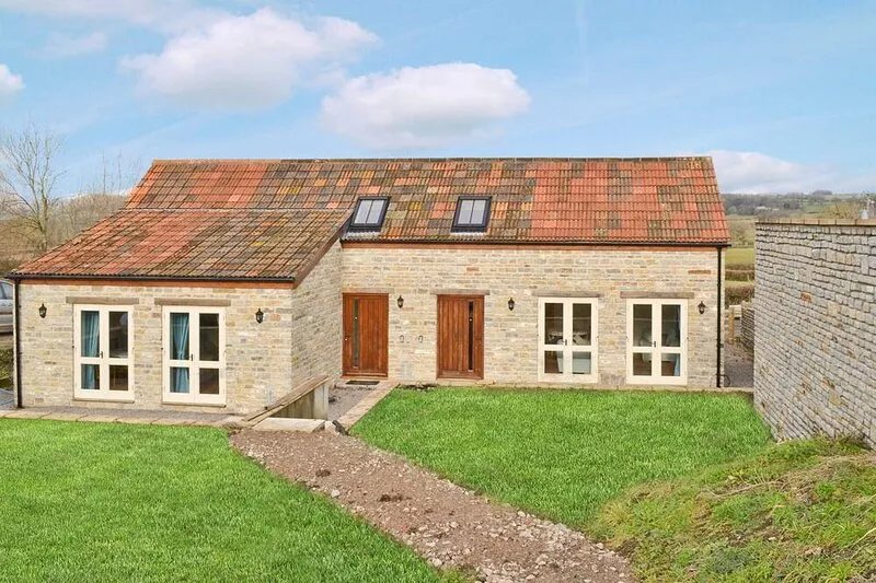 4 bedroom accommodation in West Pennard, near Glastonbury