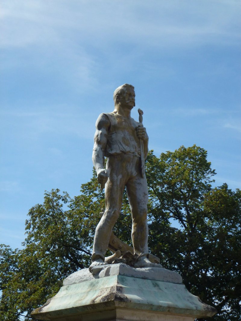 Monument Aux Enfants Du Cher Morts Pour La Patrie 1870 - 1871