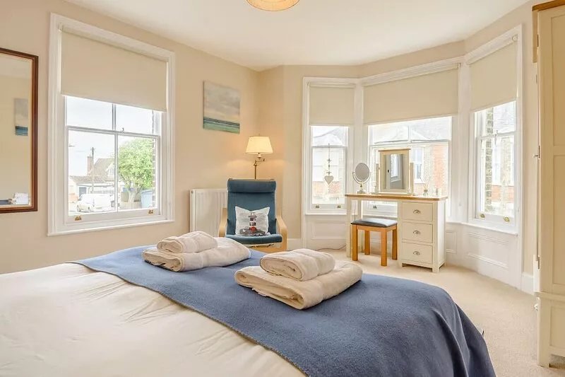 Salisbury House - Four Bedroom House, Sleeps 8