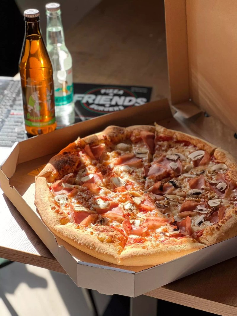 FRIENDS Pizza & Burgers
