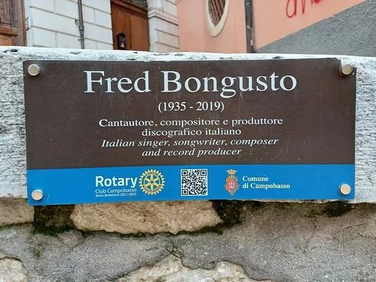 Statua Di Fred Bongusto