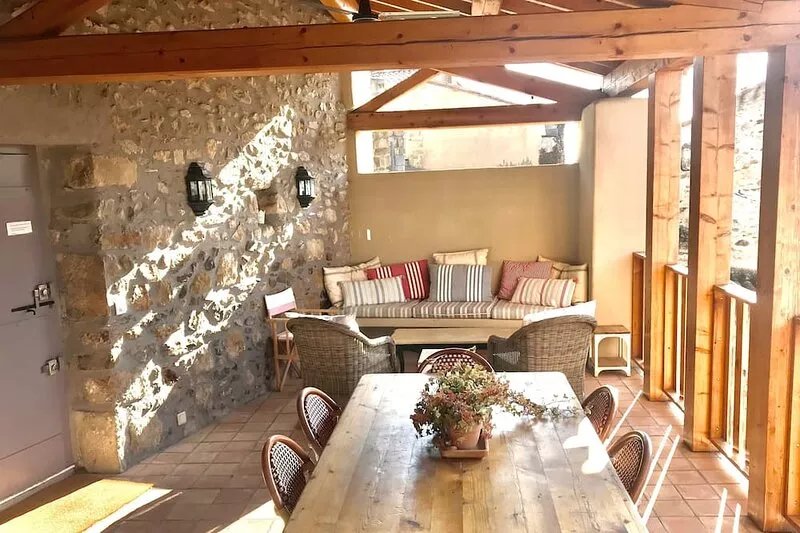 Spacious, light and beautifully renovated. A home from home for the discerning.