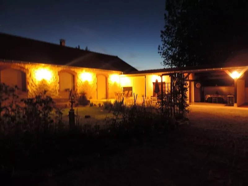 Cottage 125 m2 4 stars 'Villa Roland in Burgundy' in the heart of the vineyard.