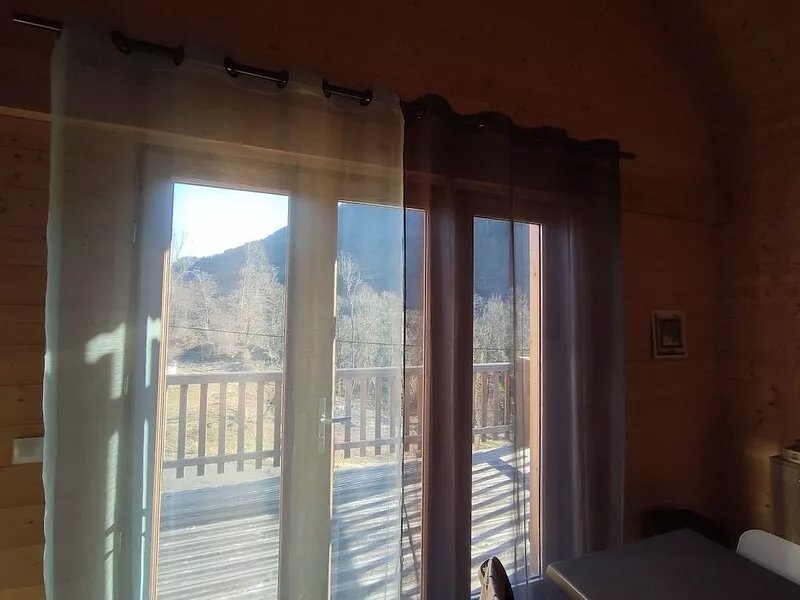 35 m² detached wooden chalet with terrace overlooking the mountains