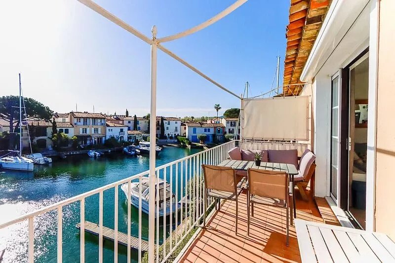 Renovated 2/3-room apartment in Port Grimaud - mezzanine and balcony