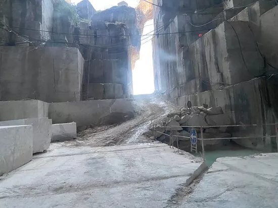 Cave Di Marmo Di Levigliani