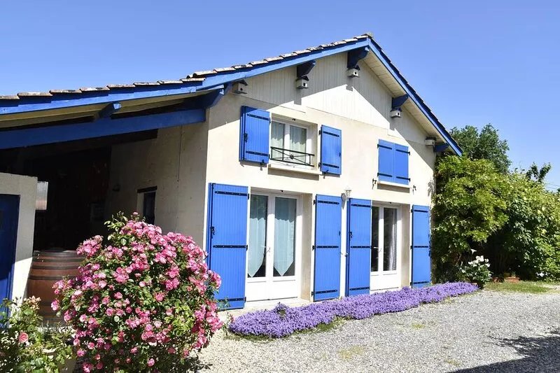 House in the vineyard of BORDEAUX-BOURG-BLAYE-CNPE