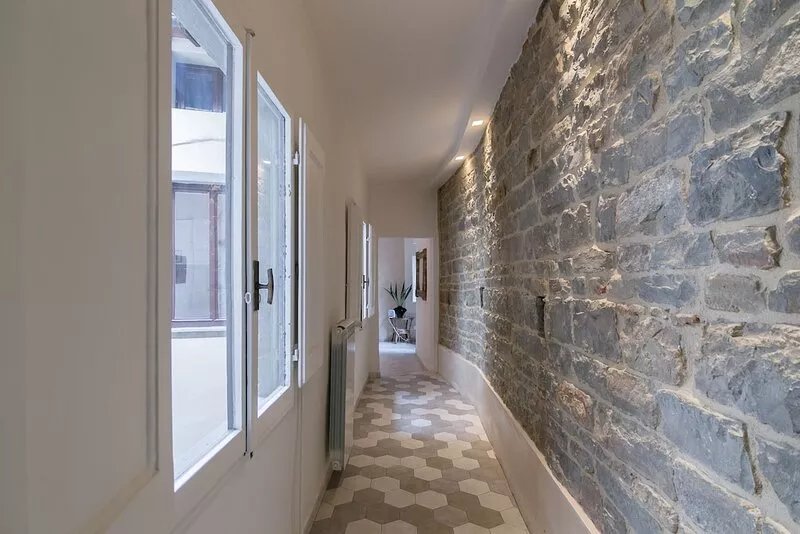 Historical and luxury house in one of the most famous square of the centre!