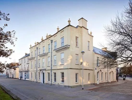 Llanelly House