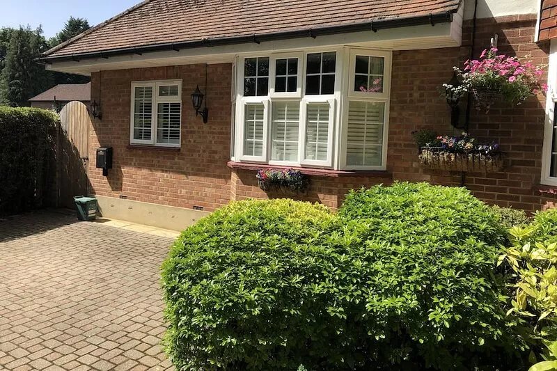 1 bedroom self-contained Annex/apartment near West Byfleet Station