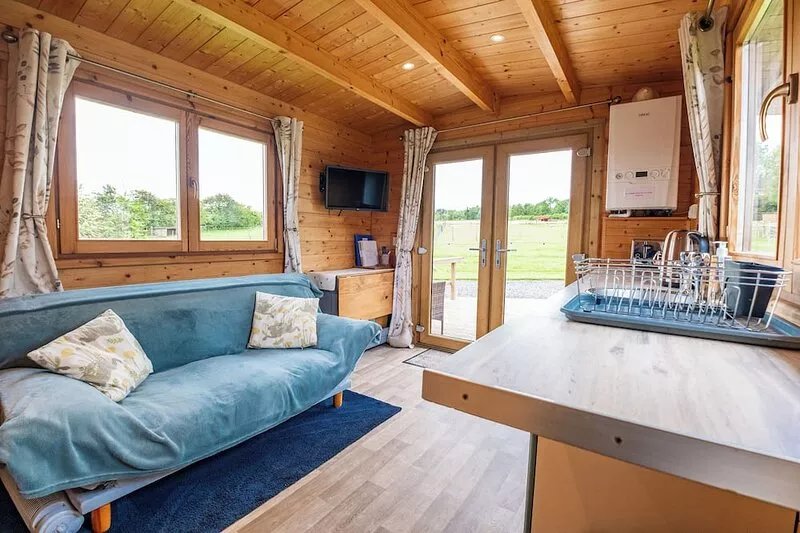 New Cosy Lodge - Self Contained In Rural Location