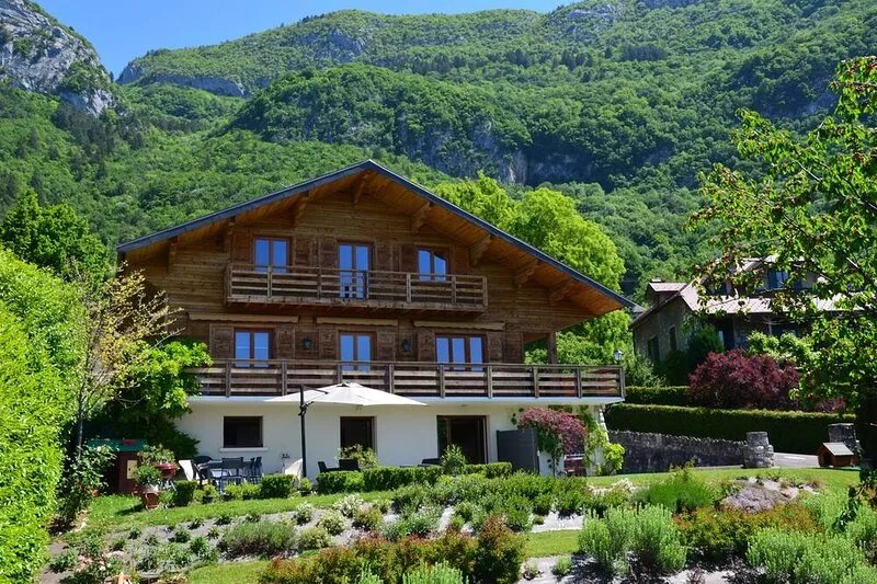 Lake Annecy - Veyrier-du-Lac - apartment on the garden level in chalet (50 sq.m)
