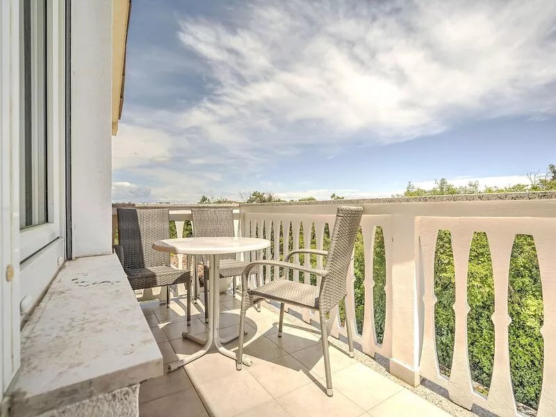 Elegant Apartment in Banjole near Fratarski Otok Island