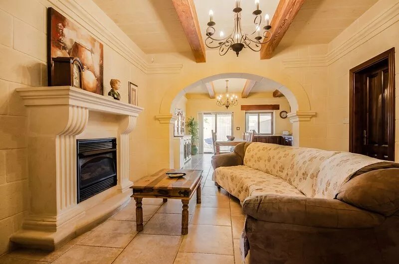 5 bedroom 4 bathroom with private pool.