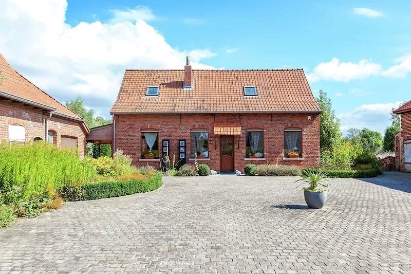 Cozy Holiday Home in Ploegsteert with a Garden
