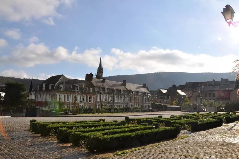 Spacious 18th century mansion near the Meuse with enclosed garden