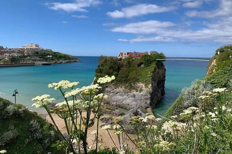 Luxury 3-bed apartment with own Beach Hut overlooking Towan Beach