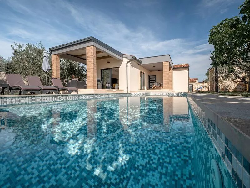 Brand new villa ****, heated pool, 2.5 km from the sea, barbecue, WiFi, free