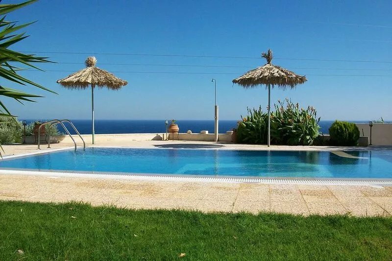 Villa with great view and swimming pool with jacuzzi - in Makri Gialos village