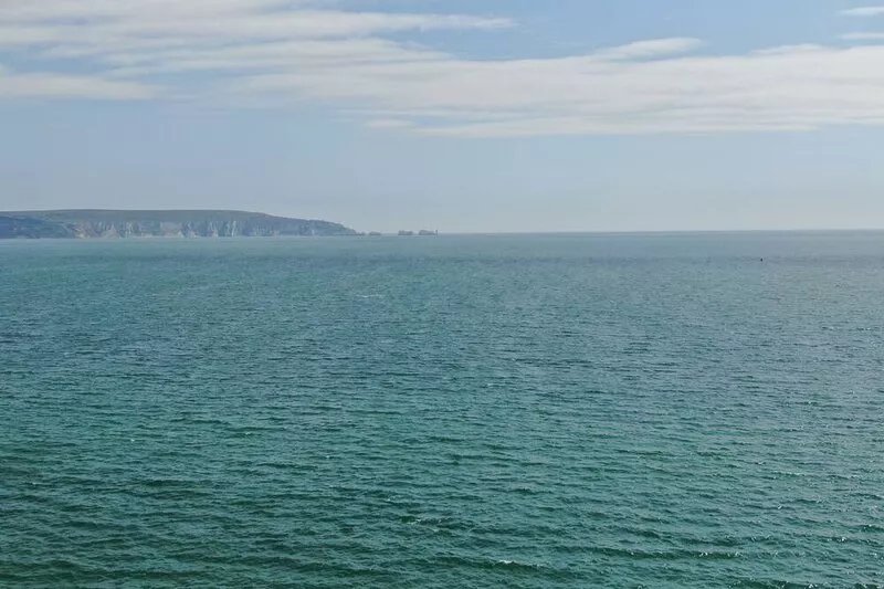 53Searoad, Sea Views,The Needles & The Isle of White, 3 bed, garden, beach, dogs