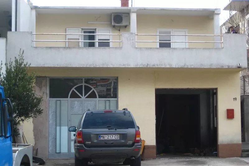 One bedroom apartment with terrace Makarska (A-12336-a)