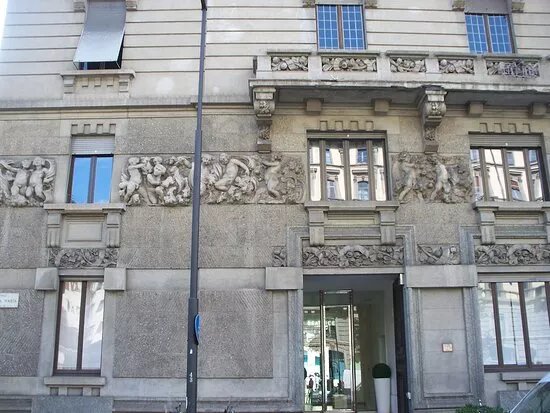 Palazzo Viale Bianca Maria 45