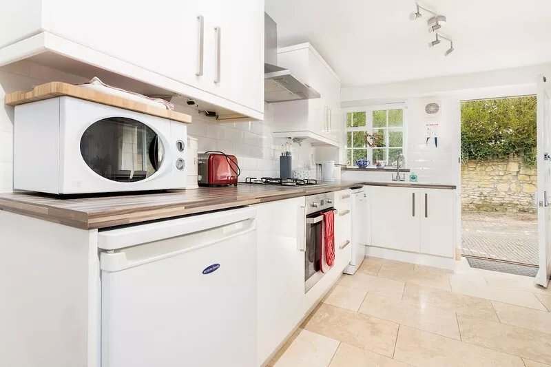 Stable Cottage, Freshford just 10mins by train and 15mins by car from Bath