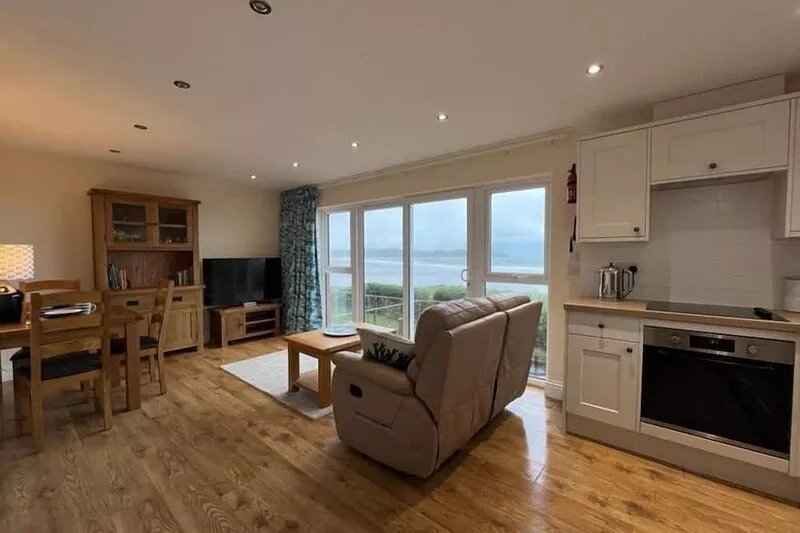 Popular 1 bed apartment on seafront  with fantastic seaviews