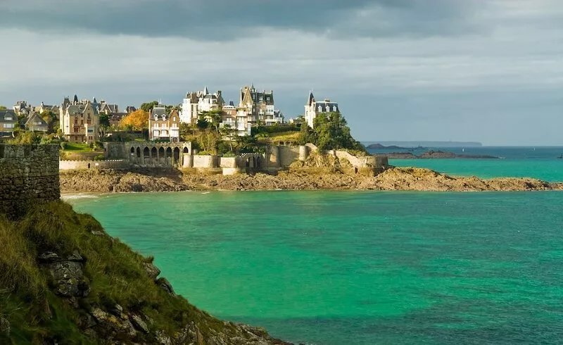 CHARMING DINARD HOUSE with garden, terrace, patio. Near beaches