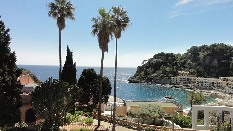 Elegant apartment in the heart of Taormina mare with amazing view!