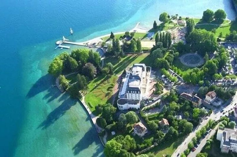 Le 24 emplacement 200 m du lac et garage