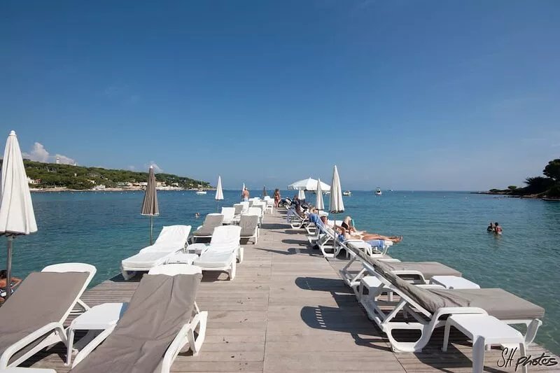 2 bedroom Cap d'Antibes with sauna and swimming pool