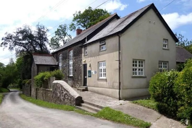 Sleeps 22 - 5 min to local pub, 15 mins from the beach