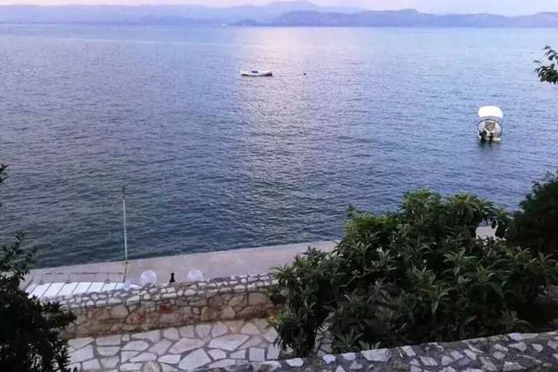 Seafront apartment ΙΙ in Kiveri, near Nafplion.