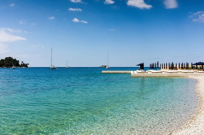 New beautiful Villa! Large private pool in a secluded garden, 6 bedrooms